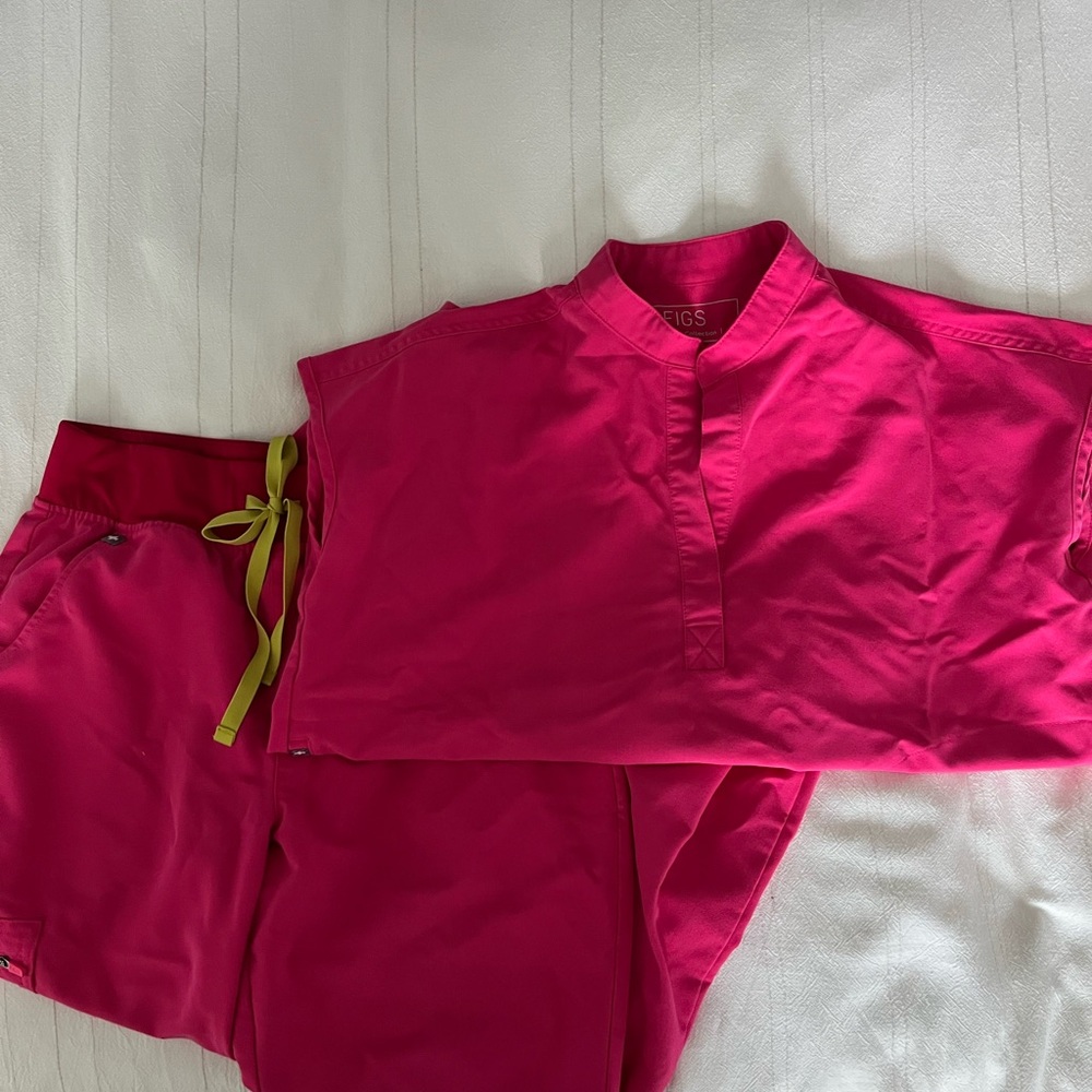 Figs Rafaela top and High Waited Zamora bottoms in Shocking Pink